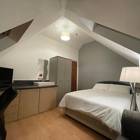 Brixton Attic Homestay *