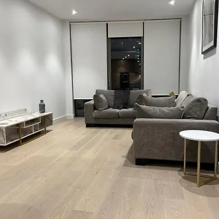 Luxurious 1-bed Flat Close To Canary Wharf London