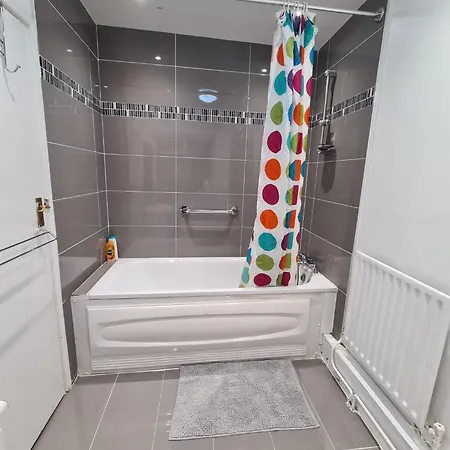 Spacious Double Ideal For Professionals Heathrow Uxbridge Access Stockleypark Brunel Hillingdon Hospital Prologis Park * Yiewsley