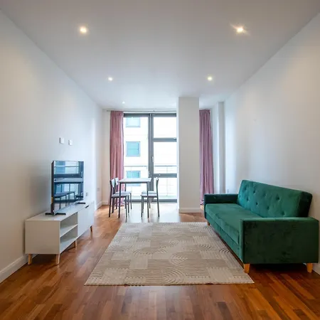 Londwell, Canary Wharf Boutique Balcony *