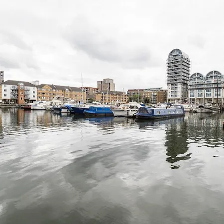 Apartment Cozy-chic Riverside 1 Bedroom With Great Transport Links - Perfect For Long London
