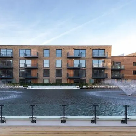 Apartment Cozy-chic Riverside 1 Bedroom With Great Transport Links - Perfect For Long