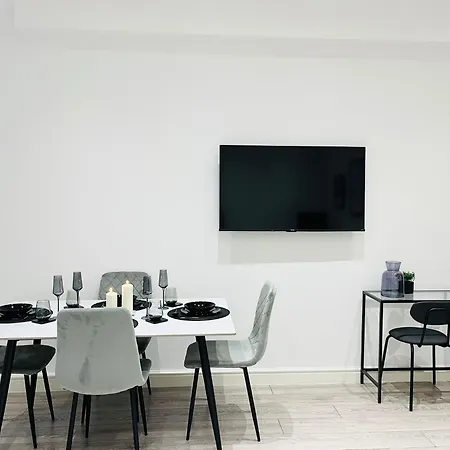 Charming & Spacious 1-bed - 2-min Walk To Tube & Shops イーリング