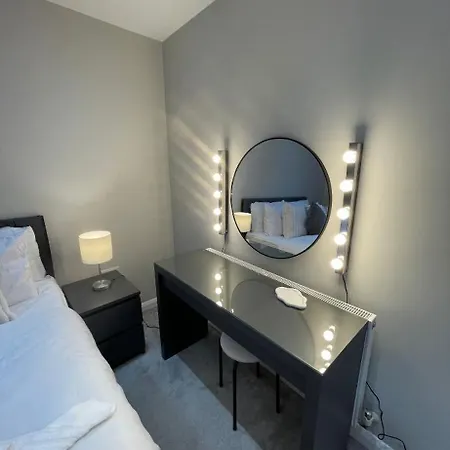 Daisi - 1 Stop To Bridge Apartment