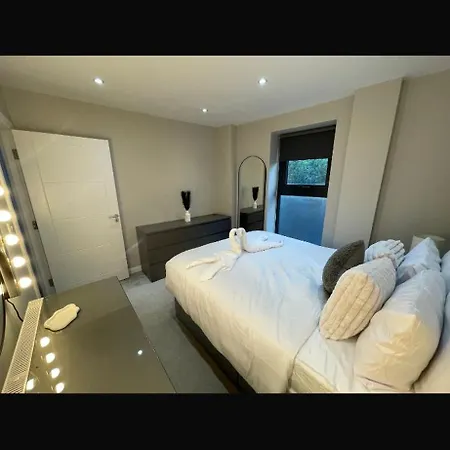 Daisi - 1 Stop To Bridge Apartment
