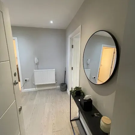 Daisi - 1 Stop To Bridge Apartment London
