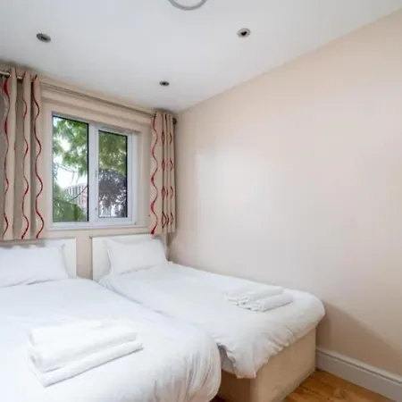 Apartment 3 Bedroom London