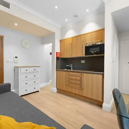 Daire Cleveland Residences Russell Square