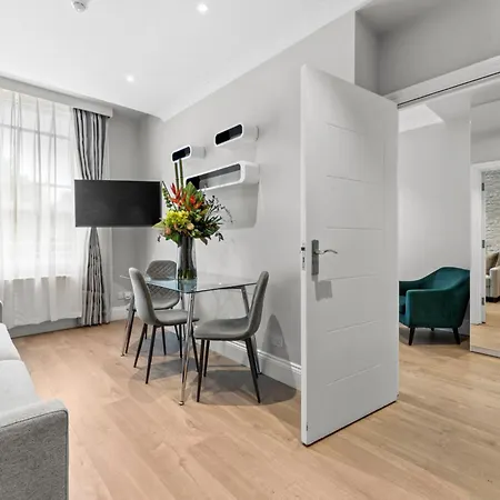 Daire Cleveland Residences Russell Square