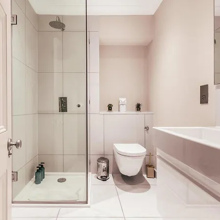 Chic One-bedroom Flat