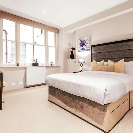 Chic One-bedroom Flat * London