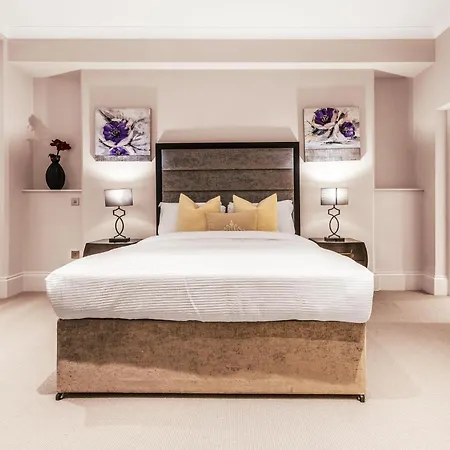 Chic One-bedroom Flat Apartment *