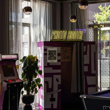 Moxy Excel Hotel 4*