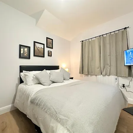 4bdr Beautiful Apartment *
