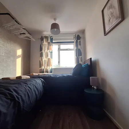 Newly Refurbished, G London & Kent Gateway Apartment *