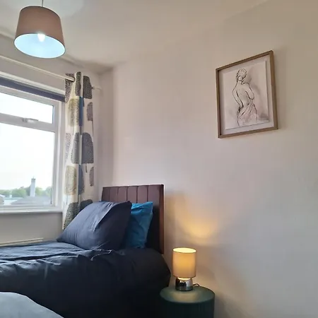 Newly Refurbished, G London & Kent Gateway * Croydon