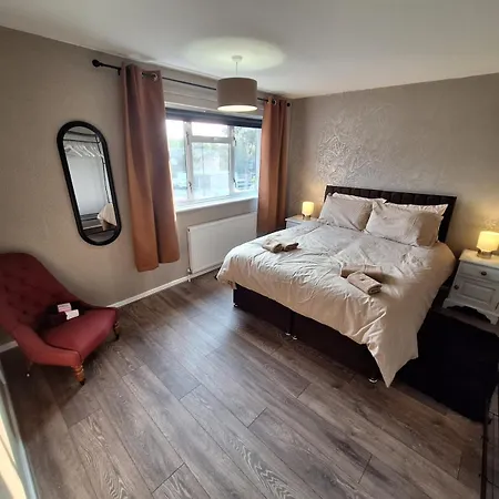 Newly Refurbished, G London & Kent Gateway Apartment Croydon