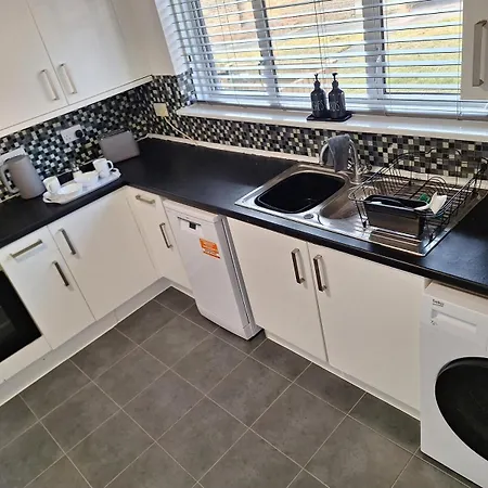 Newly Refurbished, G London & Kent Gateway * Croydon