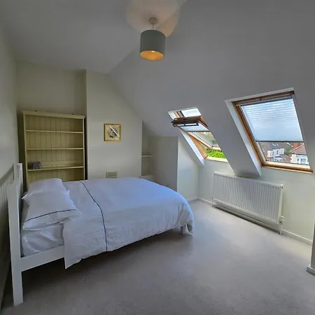 Bright 3br House In Wimbledon