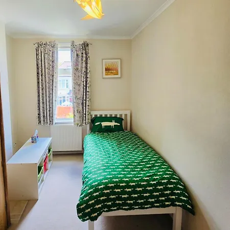 Bright 3br House In Holiday home Wimbledon