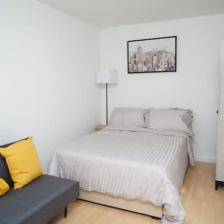 Garden Level Flat Heathrow Airport 20 Min, 7 Min Tube Fast Wifi Διαμέρισμα *