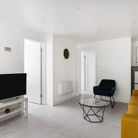 Beautiful Flat With Parking Close To Palace * Eltham