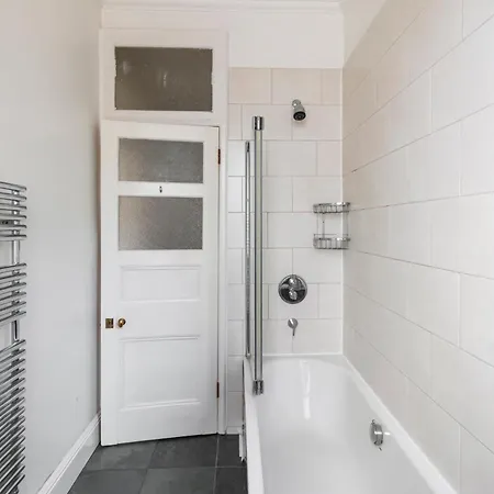 Spacious 1 Bed Holborn * ロンドン
