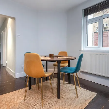 Stylish 1-bed With Private Entrance & Garden 伦敦