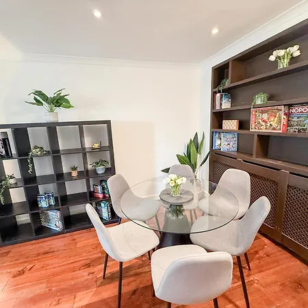 New 4-bed, 3-bath With Balcony And Free Parking In Crouch End Near Alexandra Palace Apartment *