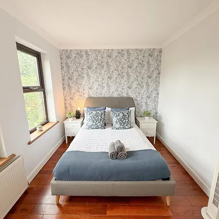 Apartment New 4-bed, 3-bath With Balcony And Free Parking In Crouch End Near Alexandra Palace London