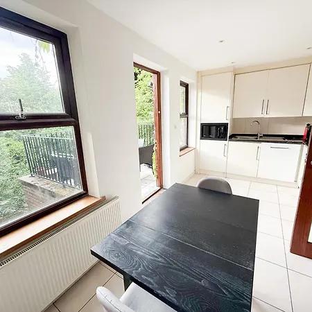 New 4-bed, 3-bath With Balcony And Free Parking In Crouch End Near Alexandra Palace London