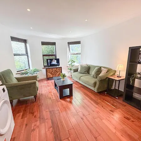 Apartment New 4-bed, 3-bath With Balcony And Free Parking In Crouch End Near Alexandra Palace *