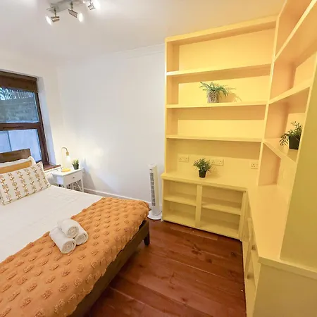 Apartment New 4-bed, 3-bath With Balcony And Free Parking In Crouch End Near Alexandra Palace *