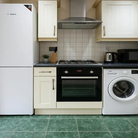 Apartment Wembley - Walk To Stadium, Arena & Designer Outlet London