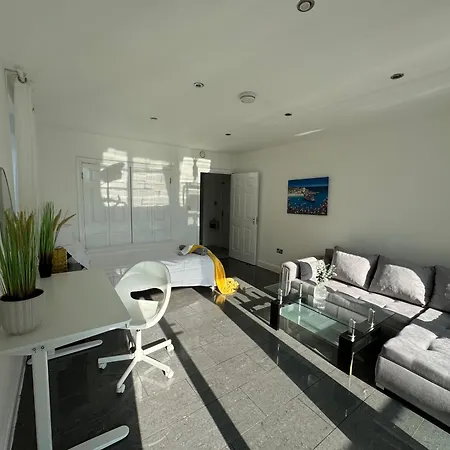 Luxurious Tower Bridge Flat