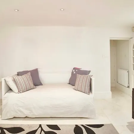 Knightsbridge Wonderful Flat London