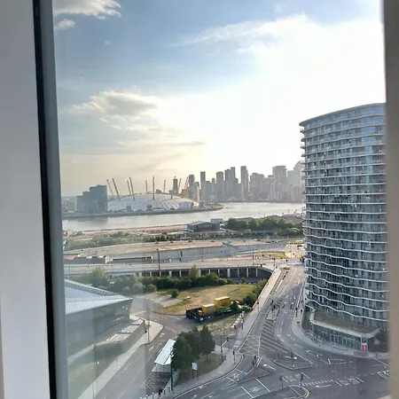 High Rise En-suite With Gym And Free Parking In Royal Docks Excel E16 Guest house London