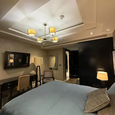 3 Bed 2 Bath Luxury In Kensington *