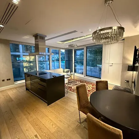 3 Bed 2 Bath Luxury In Kensington *