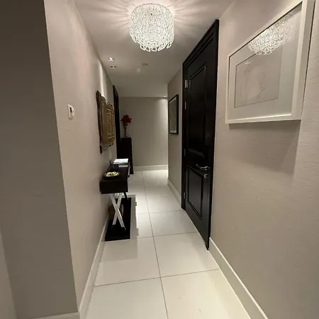 3 Bed 2 Bath Luxury In Kensington Apartment