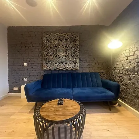 Sleek 1bd Retreat Near Heathrow & Elizabeth Line Apartment