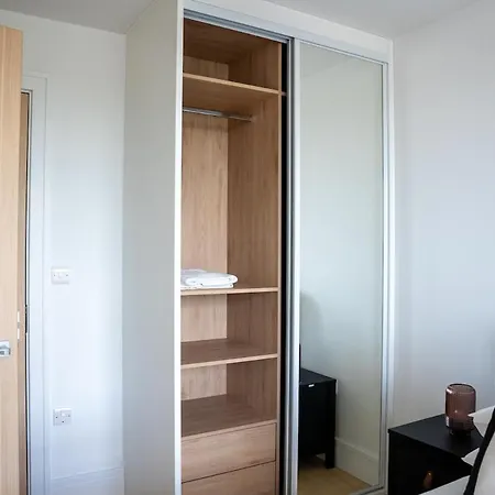 Luxury 2 Bedroom 2 Bathroom In Wimbledon Apartment