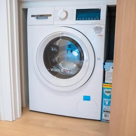 Luxury 2 Bedroom 2 Bathroom In Wimbledon Apartment