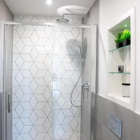 Luxury 2 Bedroom 2 Bathroom In Wimbledon Apartment *