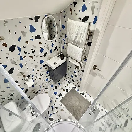 Design House Peckam - Dynamic Guest house *