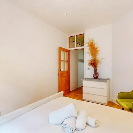 2bed Easy Access To Via Old Street Apartment *