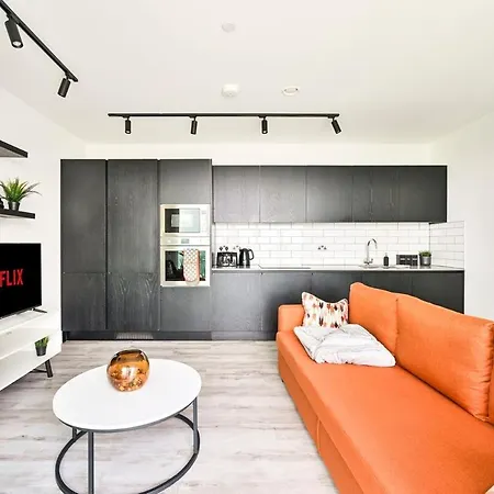 Contractor 1br, Long Stay, Fast Wifi, Near Tube Apartment