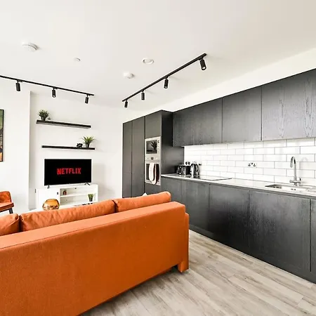Contractor 1br, Long Stay, Fast Wifi, Near Tube Apartment