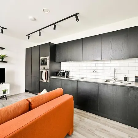 Apartment Contractor 1br, Long Stay, Fast Wifi, Near Tube *
