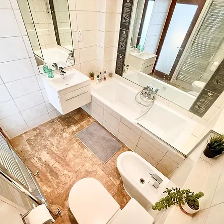 New 4-bed, 3-bath With Balcony And Free Parking In Crouch End Near Alexandra Palace *